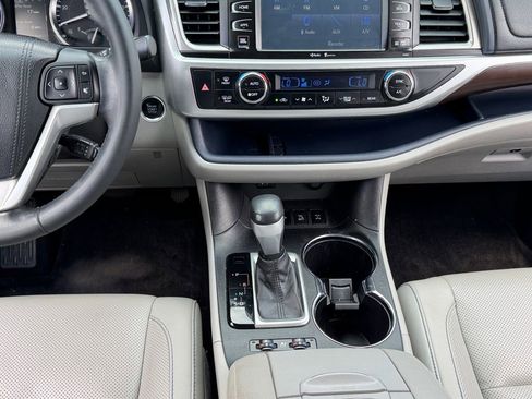 Used 2015 Toyota Highlander Limited AWD/4WD image 14