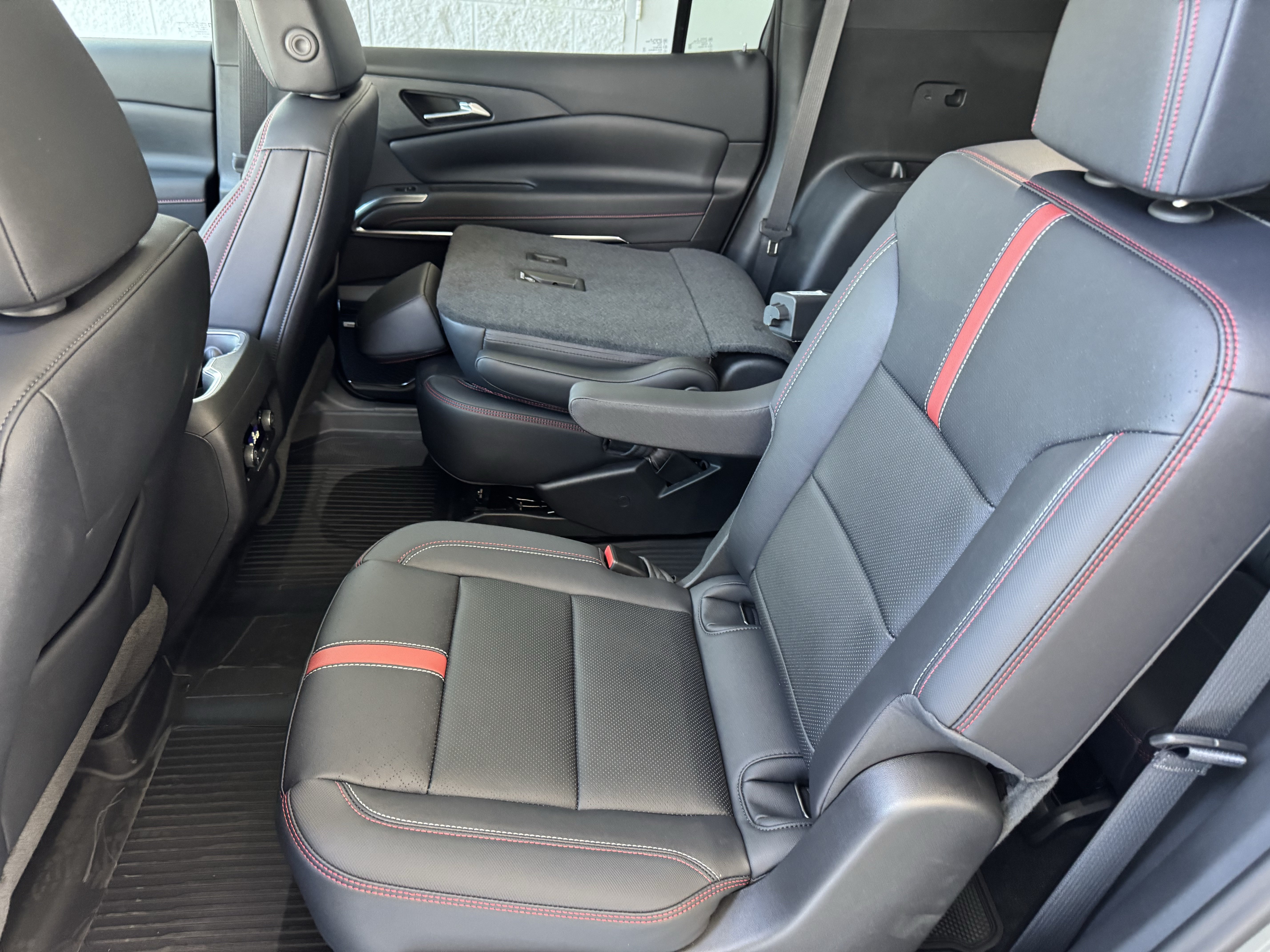 New 2026 Chevrolet Traverse RS w/ LPO, Floor Liner Package AWD/4WD image 16