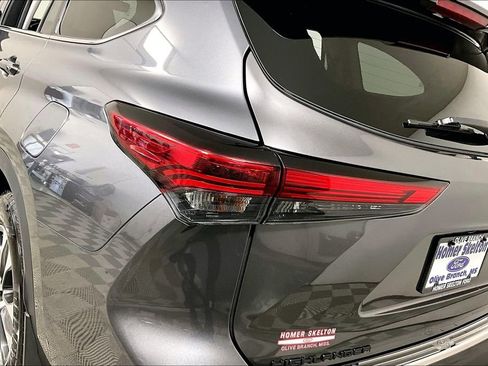 Used 2022 Toyota Highlander XLE image 29