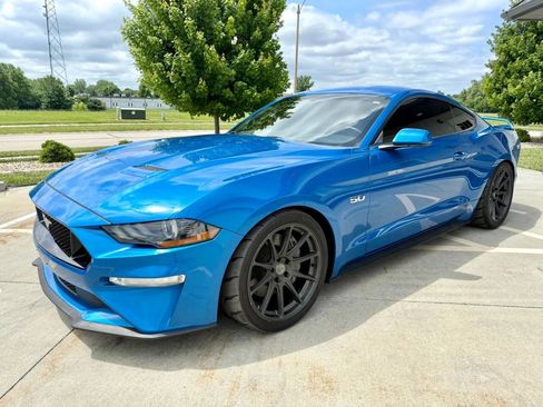 Used 2019 Ford Mustang GT RWD image 4