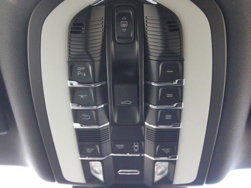 Used 2020 Porsche Macan S AWD/4WD image 29