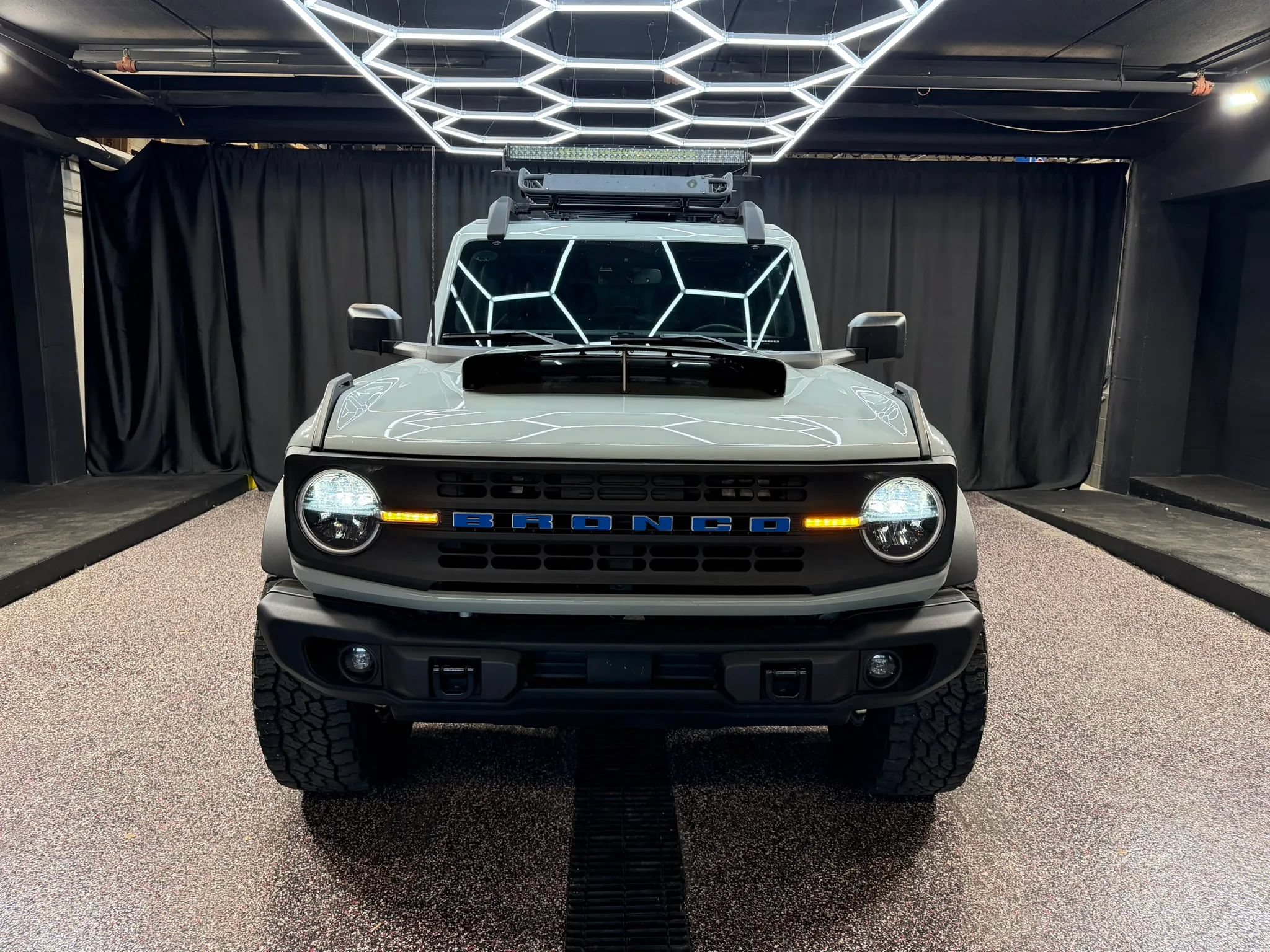 Used 2024 Ford Bronco Black Diamond w/ Sasquatch Package AWD/4WD image 3