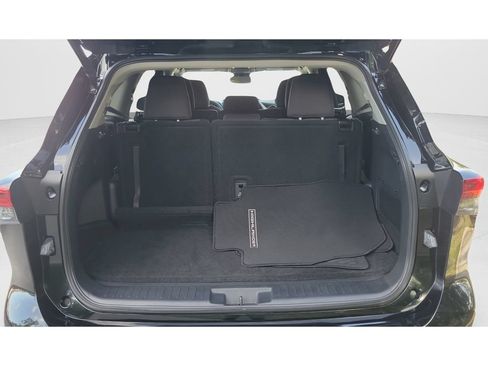 Certified 2023 Toyota Highlander LE FWD image 9