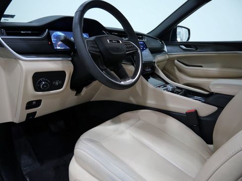 Used 2023 Jeep Grand Cherokee Limited w/ Trailer Tow Package image 12