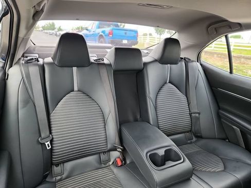 Used 2018 Toyota Camry SE w/ Moonroof Package FWD image 31