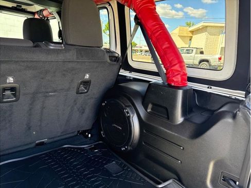 Used 2019 Jeep Wrangler Unlimited Rubicon image 17