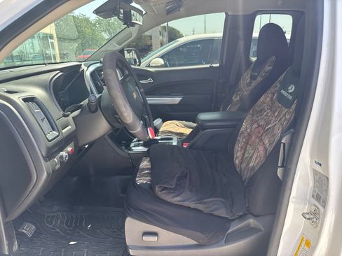 Used 2020 Chevrolet Colorado LT w/ Safety Package RWD image 10