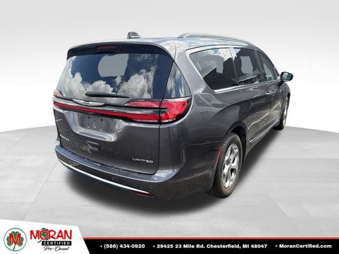 Used 2023 Chrysler Pacifica Limited FWD image 3
