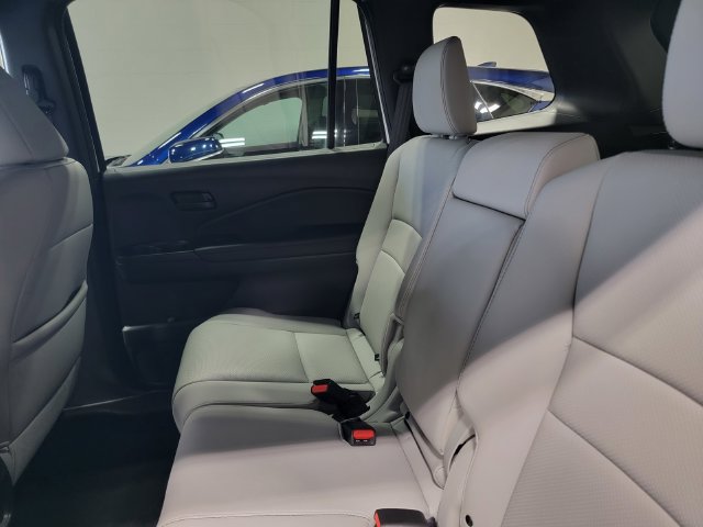 Certified 2025 Honda Passport EX-L image 13