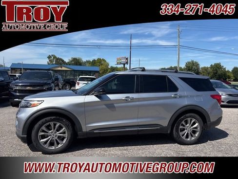 Used 2021 Ford Explorer Limited w/ Equipment Group 301A image 2