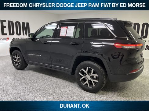 Used 2024 Jeep Grand Cherokee Limited AWD/4WD image 6