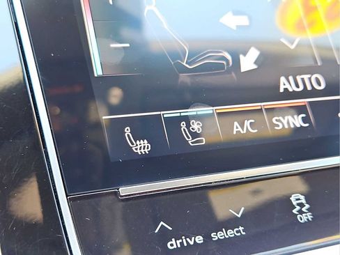 Used 2023 Audi SQ8 Prestige AWD/4WD image 28