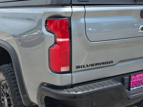 Used 2024 Chevrolet Silverado 2500 ZR2 w/ Technology Package AWD/4WD image 30