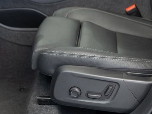New 2025 Volvo XC40 B5 Plus AWD/4WD image 10