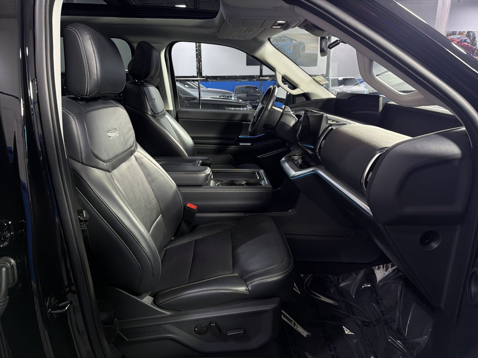 Used 2025 Ford Expedition Max Platinum AWD/4WD image 23
