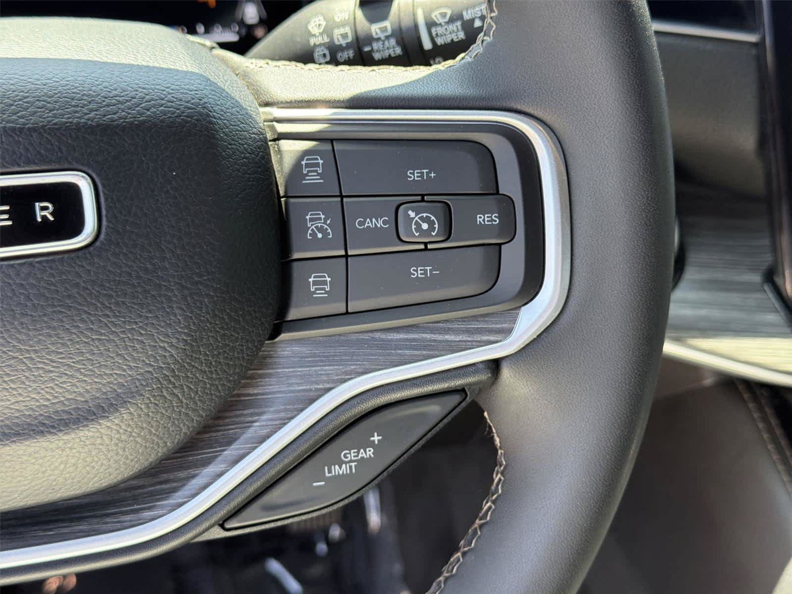 Used 2024 Jeep Wagoneer Series III AWD/4WD image 35