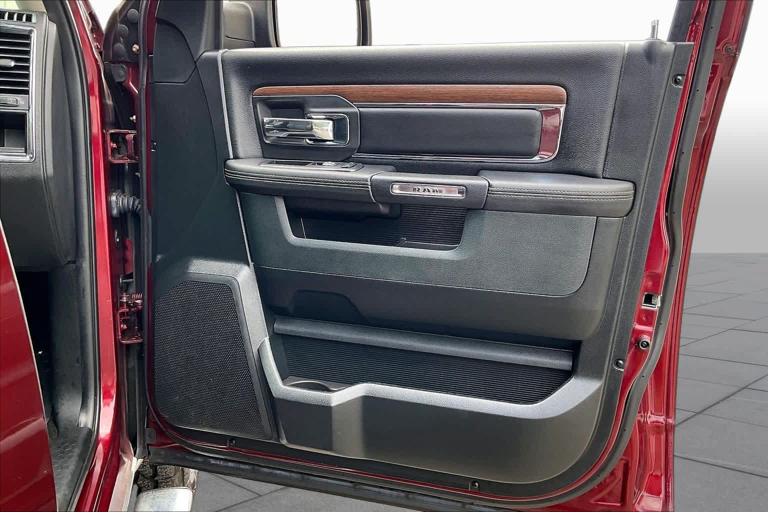 Used 2017 RAM 1500 Laramie w/ Convenience Group AWD/4WD image 23
