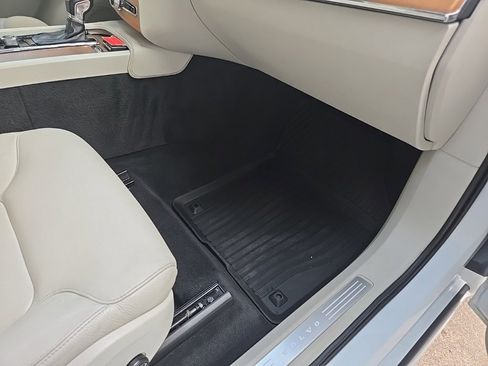 Used 2021 Volvo XC90 T6 Momentum image 75