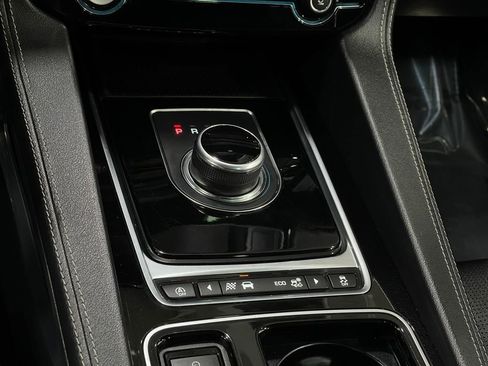 Used 2018 Jaguar F-PACE S image 30