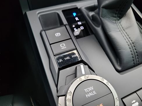 Used 2025 Toyota Tacoma Limited image 24