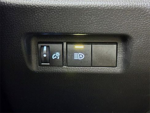 Used 2021 Toyota RAV4 XLE image 10