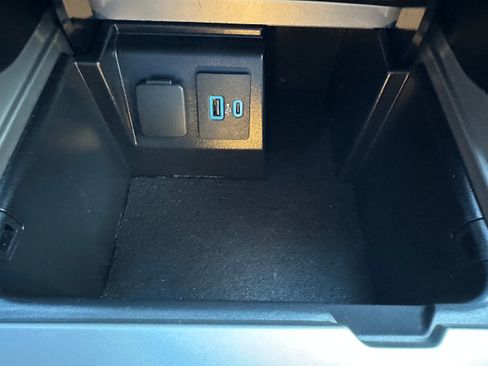 Used 2023 Ford Explorer XLT w/ Equipment Group 202A image 18