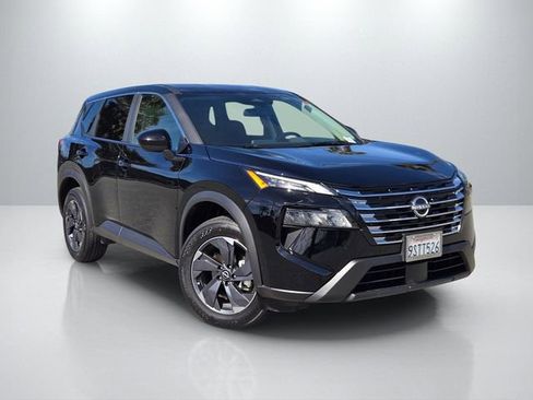 Used 2025 Nissan Rogue SV image 1