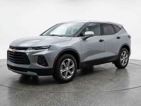 Used 2025 Chevrolet Blazer LT FWD image 3