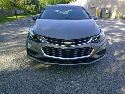 Used 2017 Chevrolet Cruze LT FWD image 8