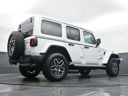 Used 2024 Jeep Wrangler Unlimited Sahara w/ Technology Group AWD/4WD image 54