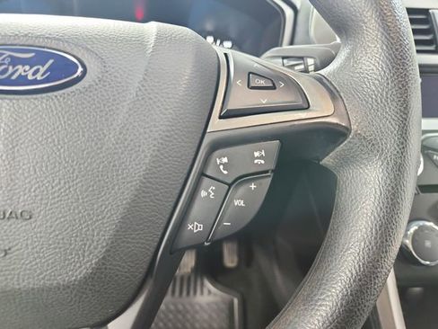 Used 2018 Ford Fusion SE image 23