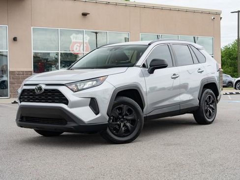 Used 2020 Toyota RAV4 LE FWD image 2