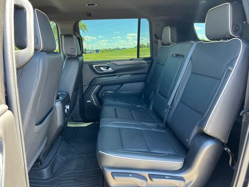 Used 2024 GMC Yukon XL SLT w/ SLT Luxury Package AWD/4WD image 5
