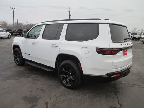 Used 2024 Jeep Wagoneer Series II image 9