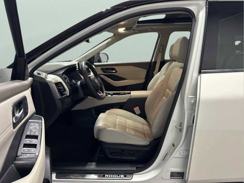 Used 2023 Nissan Rogue SL w/ SL Premium Package image 11