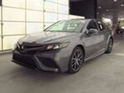 Used 2024 Toyota Camry SE FWD image 1