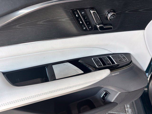 Certified 2024 Cadillac Lyriq Luxury RWD image 10