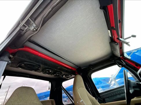 Used 2001 Jeep Wrangler SE image 13