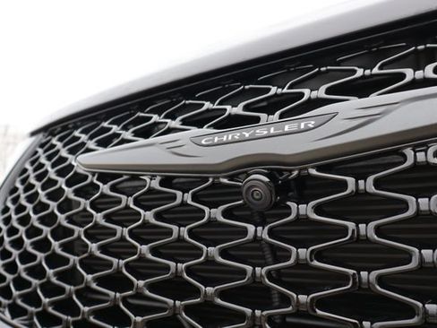 New 2026 Chrysler Pacifica Limited w/ S Appearance Package AWD/4WD image 8