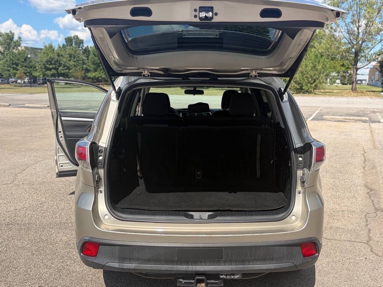 Used 2016 Toyota Highlander LE FWD image 19