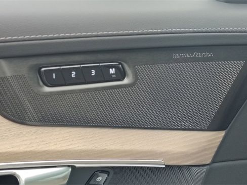 New 2026 Volvo XC90 B6 Plus image 9