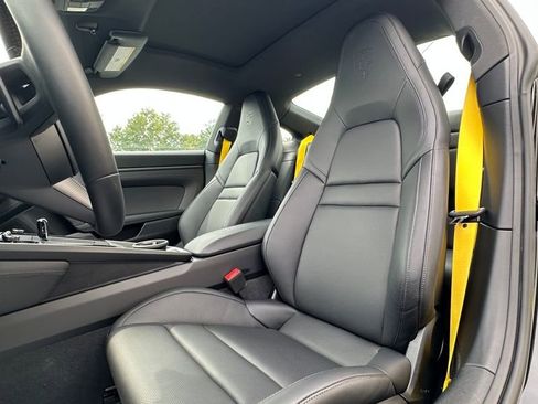 Used 2025 Porsche 911 Carrera image 3