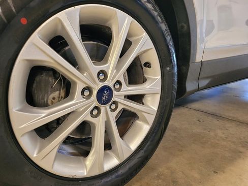 Used 2018 Ford Escape SE image 31