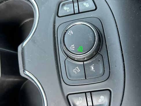 Used 2023 GMC Terrain SLE w/ Driver Convenience Package AWD/4WD image 13
