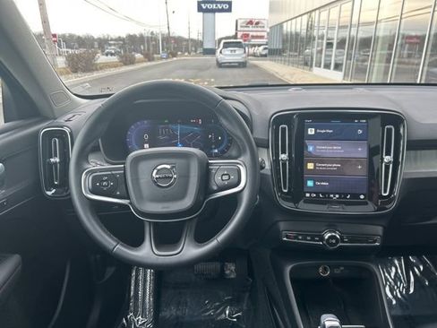 Certified 2025 Volvo XC40 B5 Plus AWD/4WD image 18
