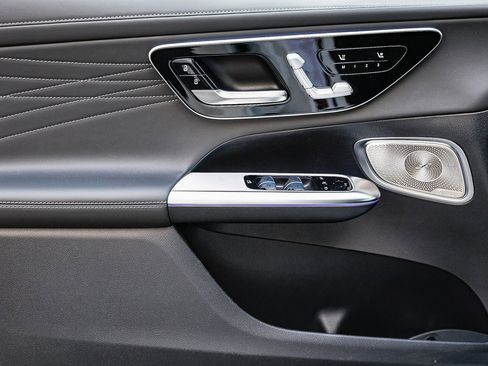 New 2025 Mercedes-Benz GLC 300 image 21