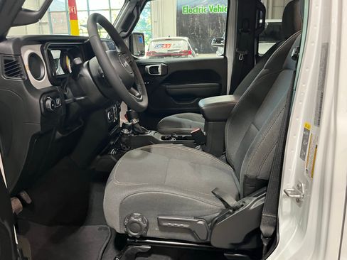 Certified 2025 Jeep Wrangler Unlimited Sport AWD/4WD image 10
