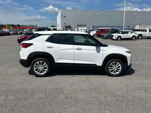 Used 2024 Chevrolet TrailBlazer LS FWD image 2