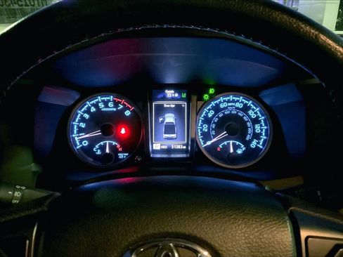 Used 2021 Toyota Tacoma TRD Off-Road image 24