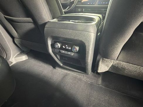Used 2025 Chevrolet Traverse LT FWD image 32